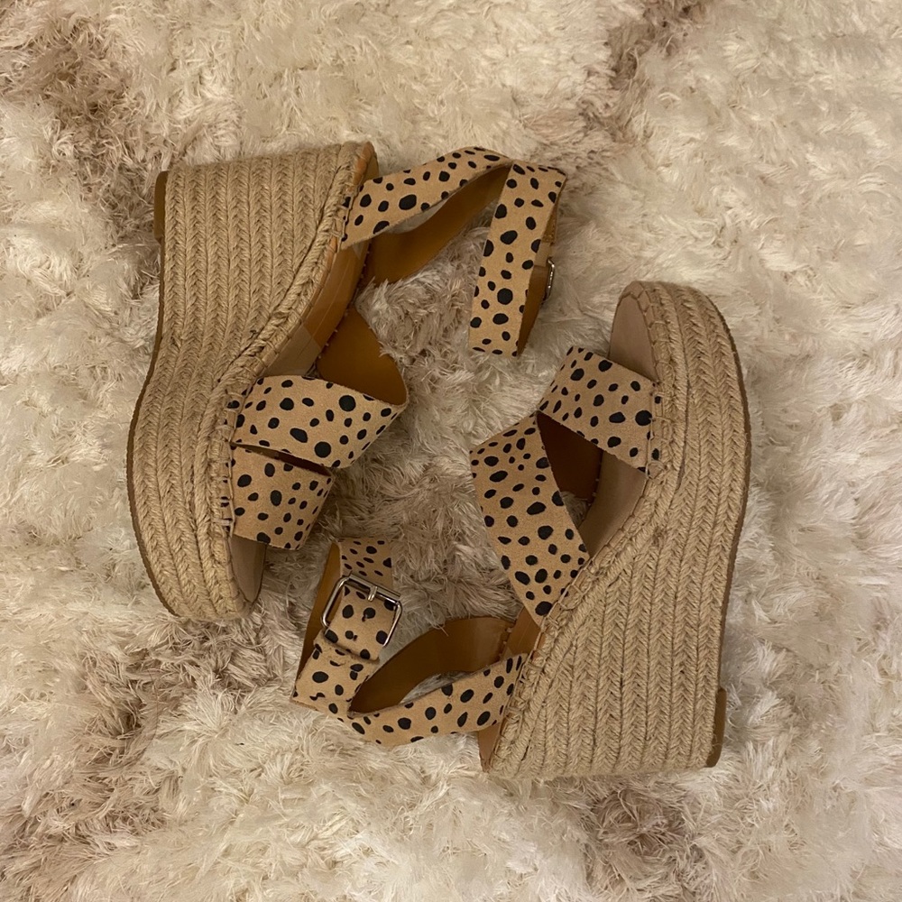🌺 Dolce Vita spotted espadrilles🌺